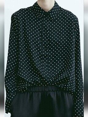 H&M L.O.G.G. Women's Button-Down Polka Dot Shirt. Size 4.
